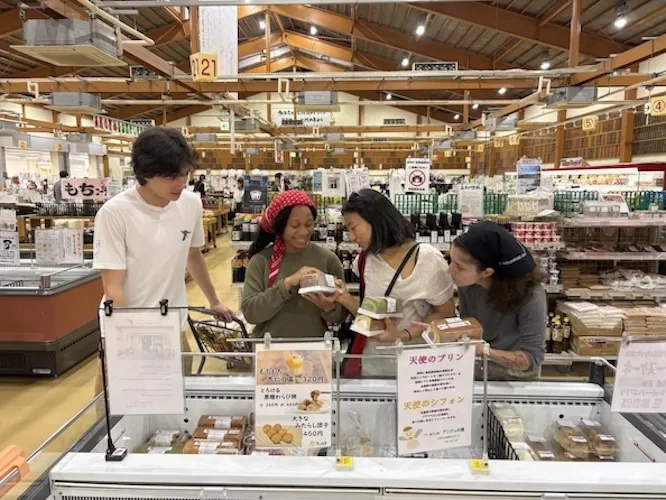 Student meal committee grocery shopping at local JA Itosaisai Farmer's Co-op